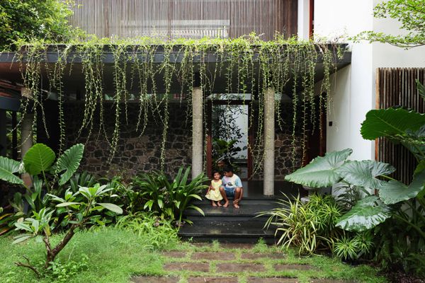 homes, architecture, interior, Kerala, home, Sloping roof, weather condition, courtyard homes, nifty